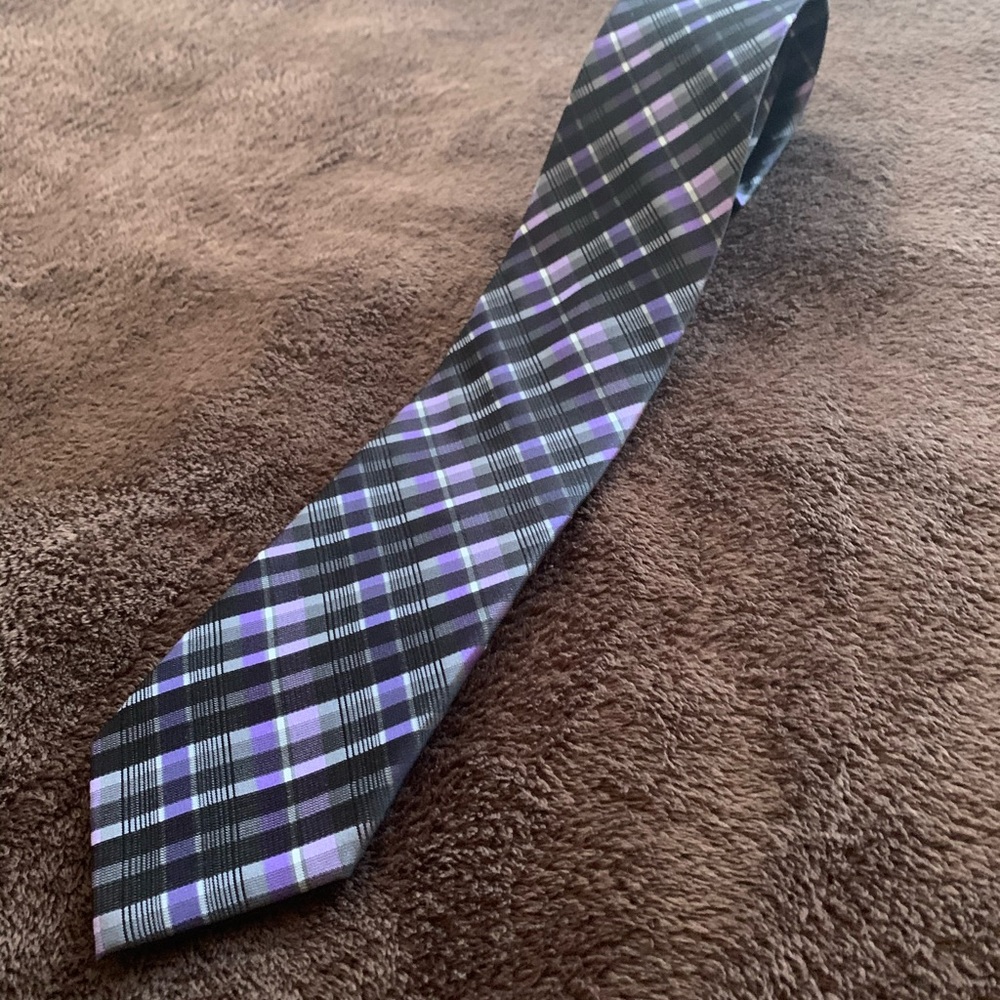Tie - Picture 2 of 3